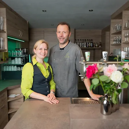 - Restaurant Traube Szálloda Neuffen