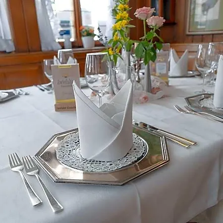- Restaurant Traube *