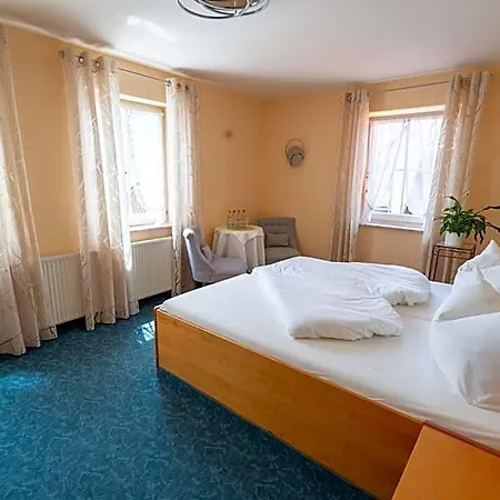 - Restaurant Traube Neuffen